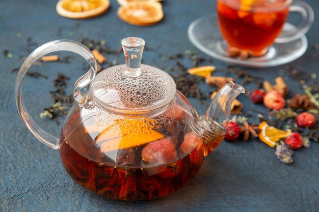 Zdjęcie herbata owocowa w szklanej misce zdrowa żywność witaminy antyoksydanty