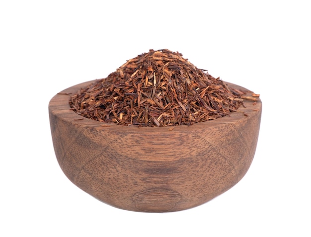 Herbata rooibos, na białym tle. zdrowa tradycyjna herbata organiczna. Herbata z Afryki.