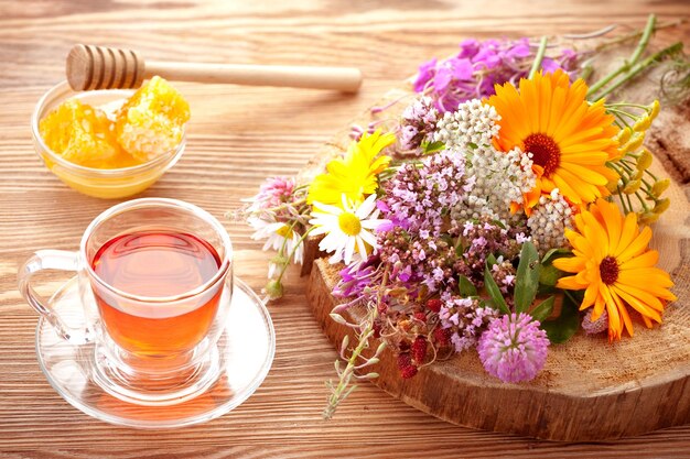 Herbata ziołowa z miodem i ziołami leczniczymi