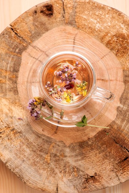 Herbata ziołowa z oregano i truskawkami