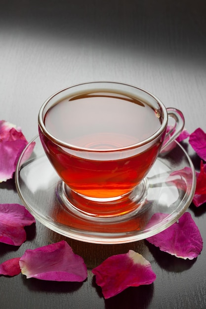 Herbata ziołowa z płatkami róż