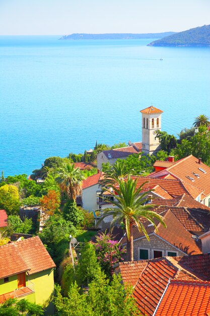 Herceg Novi miasto na brzegu zatoki Kotor, Czarnogóra