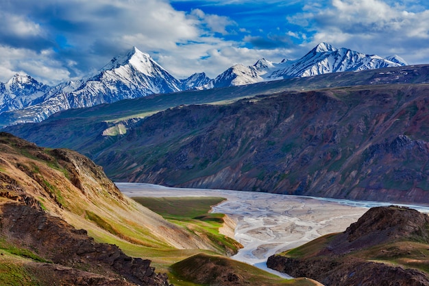 Himalajski krajobraz w Himalajach, India