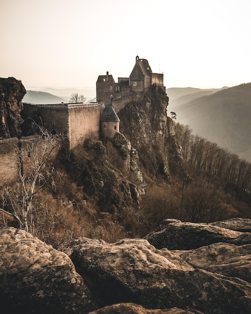 Zdjęcie historyczny budynek na tle nieba