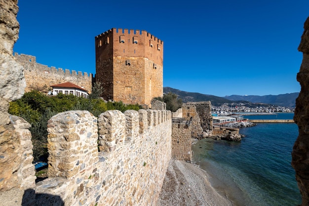 Zdjęcie historyczny zamek alanya i widok na morze