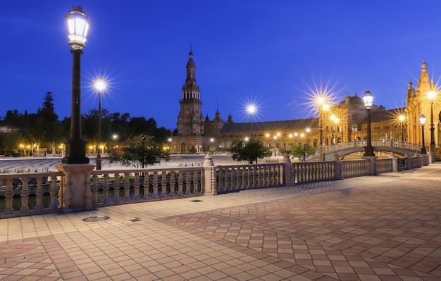 Hiszpania SquarePlaza de Espana znajduje się w publicznym parku Marii Luizy w Sewilli w Hiszpanii