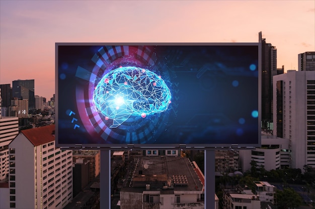 Hologram mózgu na billboardzie z tłem miasta Bangkok w nocy Plakat reklamowy ulicy Widok z przodu Największe centrum nauki w Azji Południowo-Wschodniej Kodowanie i nauka o zaawansowanych technologiach