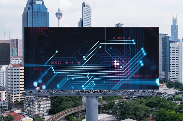 Hologram technologii na billboardzie nad panoramą miasta Kuala Lumpur KL jest największym centrum technologicznym w Malezji Azja Koncepcja rozwoju kodowania i zaawansowanych technologii