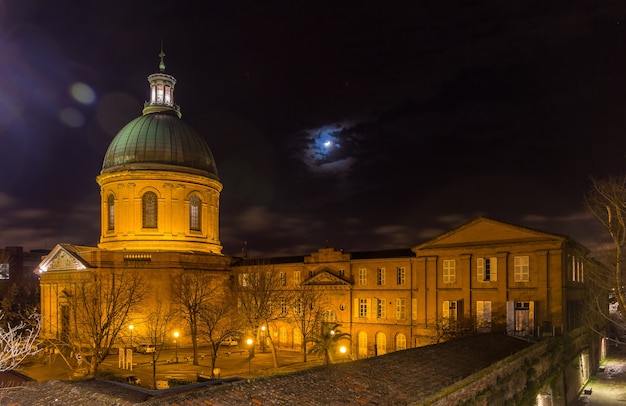 Hospital De La Grave W Tuluzie Nocą