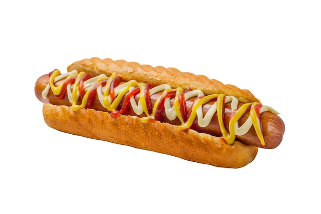 Hot dog przyozdobiony sosami w białej bułce