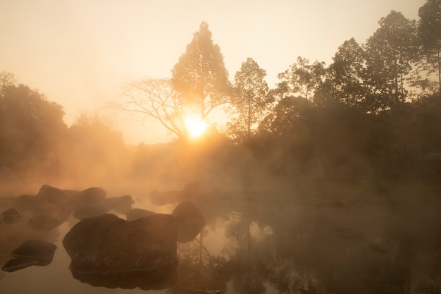 Zdjęcie hot springs w chae syna narodu parku, lampang tajlandia