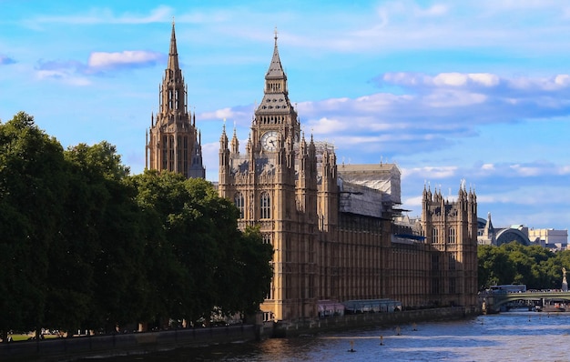 Houses of Parliament i Big Ben w Westminster w Londynie