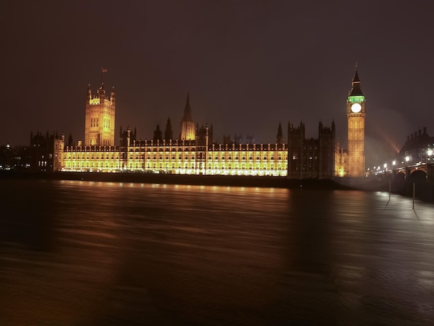 Houses Of Parliament W Londynie Nocą