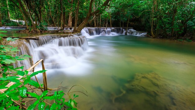 huaimae khamin wodospad srisawat powiat karnchanaburi tajlandia