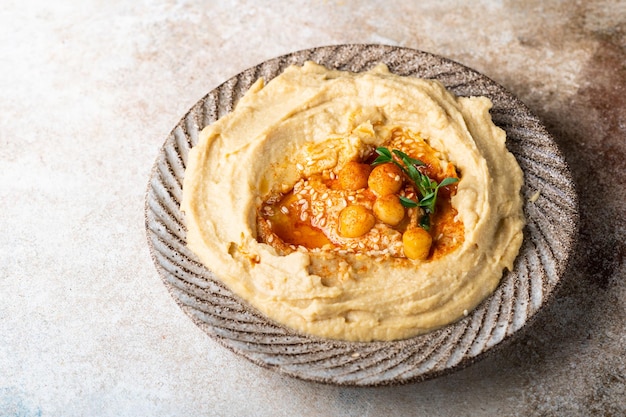 Hummus Z Pieczywem Chrupkim Zdrowa Przekąska Jedzenie Wegetariańskie Hummus Z Ciecierzycy