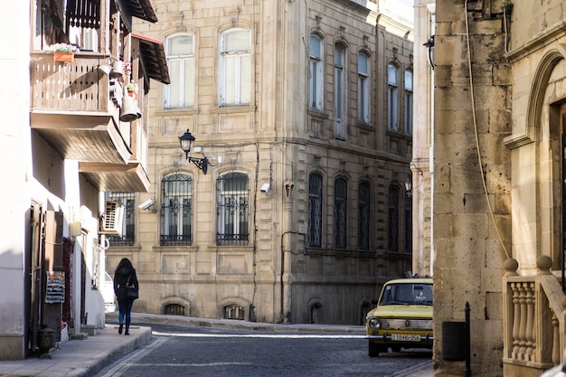 Icheri Sheher Stare Miasto w Baku Tradycyjne balkony i wąskie uliczki