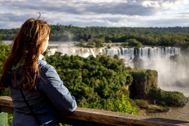 Iguazu spada w Parku Narodowym, Brazylia Wodospad Piękny widok