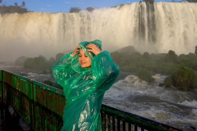 Iguazu spada w Parku Narodowym, Brazylia Wodospad Piękny widok