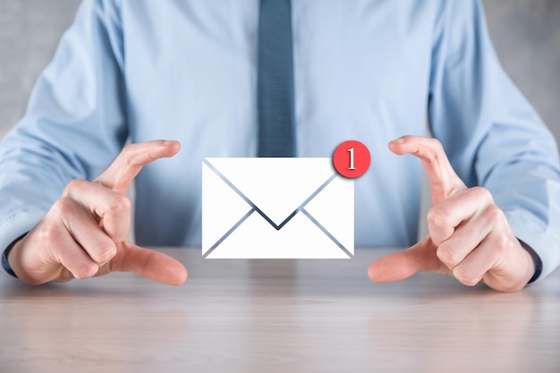 Ikona e-maila i użytkownikasignsymbol schemat koncepcji marketingu lub newsletteraWysyłanie wiadomości e-mailPoczta masowaKoncepcja marketingu e-mail i sms Schemat sprzedaży bezpośredniej w biznesie Lista klientów do wysyłki