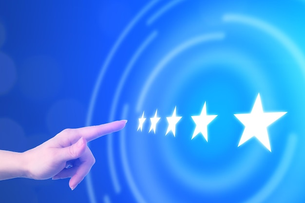 Zdjęcie ikona gwiazdy opinii klientównajlepsza ocena i satysfakcja z jakości w biznesiewynik to pięć ręcznie umieszczanych ocen pracy firmy w aplikacji internetowej