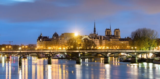 Ile De La Cite I Notre Dame De Paris Cathedrale, Francja