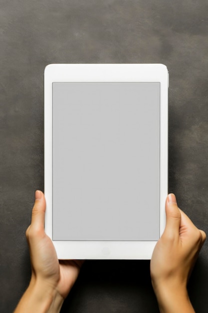 Ilustracja generatywna AI przedstawiająca pustą makietę tabletu trzymanego ręką na ciemnym tle Technologie komunikacyjne i reklamowe