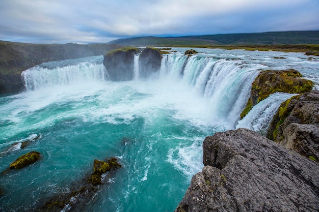 Imponujący wodospad Godafoss spod Islandii