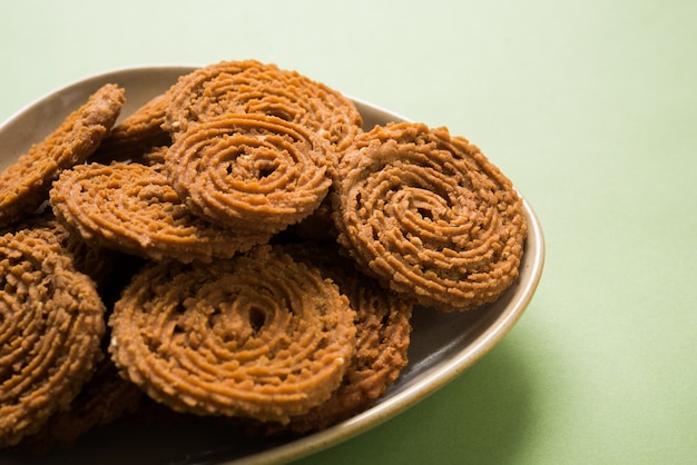 Indian Snack Chakli Czyli Chakali Z Smażonych Na Głębokim Tłuszczu Porcji Ciasta Z Mąki Z Soczewicy