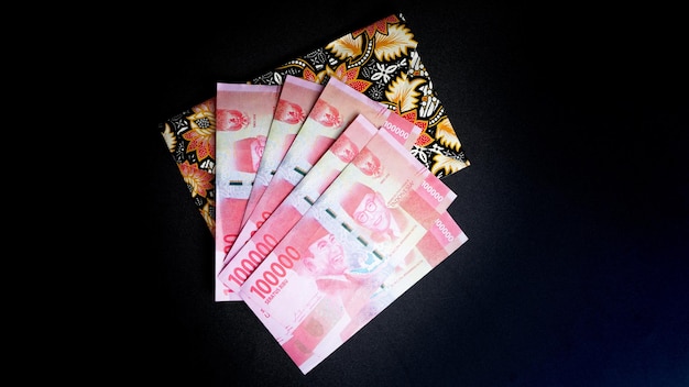 Indonezja Pieniądze Rupia 100000 IDR Waluta Indonezji z kopertą batikową