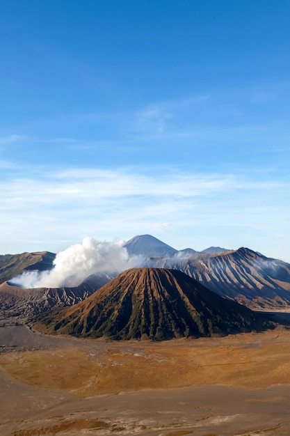 Zdjęcie indonezja wyspa jawa widok na wulkan bromo fantastyczny krajobraz