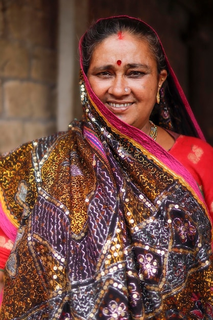 Zdjęcie indyjska kobieta portret społeczności nomadów bharwad rabari
