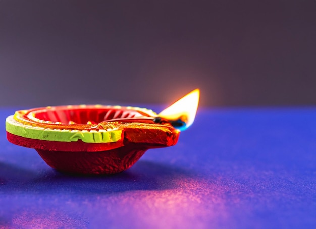 Indyjski festiwal Diwali Diya Lampy naftowe zapalone na kolorowych rangoli Hinduskie tradycyjne Happy Deepavali Skopiuj miejsce na tekst