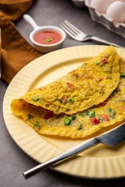 Indyjski Omlet Masala Z Przyprawami Wypełniony świeżymi Warzywami Zdrowym Posiłkiem