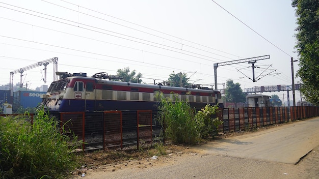 Indyjski pociąg delhi na zewnątrz obrazu