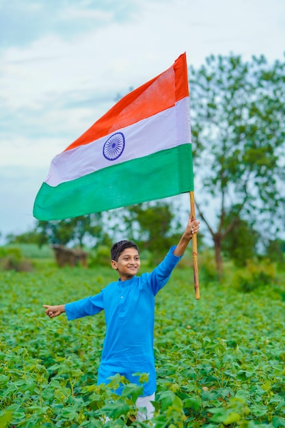 Indyjskie Dziecko świętujące Dzień Niepodległości Lub Republiki Indii