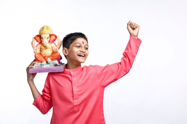 Indyjskie małe dziecko świętuje festiwal Lord Ganesha