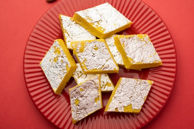 Indyjskie słodkie jedzenie Badam Katli lub Barfi Znane również jako migdałowe słodkie burfi lub Mithai, barfee