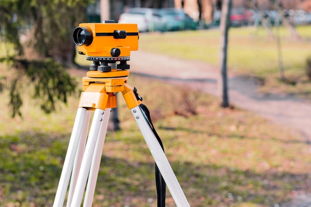 Instrument inżyniera budownictwa teodolitowy sprzęt do surv lądu Tachimetr tachimetru dokonać pomiaru ulicy Urban Park Pomiaru