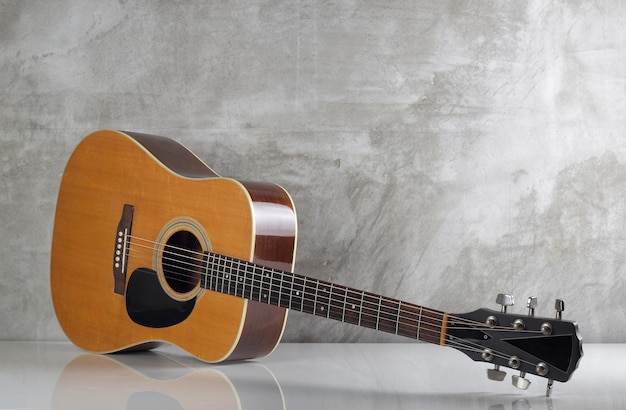 Instrument muzyczny Vintage gitara akustyczna z odbiciem