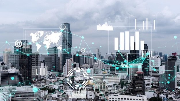 Interfejs analityczny danych biznesowych przelatuje nad inteligentnym miastem, pokazując przyszłość zmian