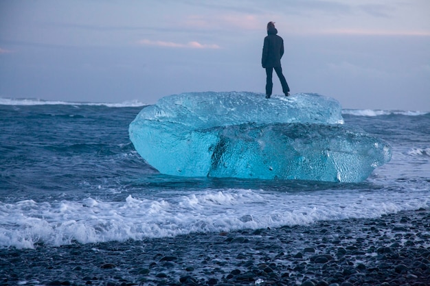 Islandia, Diamentowa plaża - 4 stycznia 2018 r. Słynna islandzka plaża z lodem wygląda jak diamenty