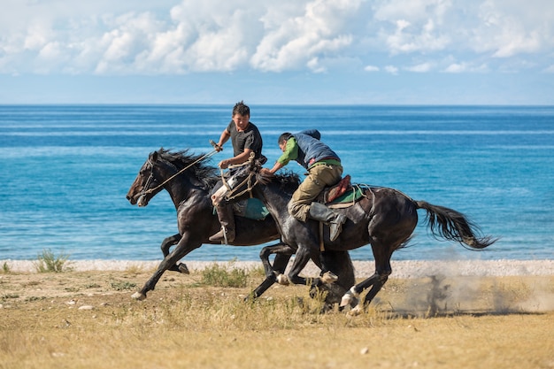 Issyk-Kul, Kirgistan - 15 września: Krajowe Igrzyska Nomadów "Kokpar" 15 września 2015 r. w Issyk-Kul, Kirgistan