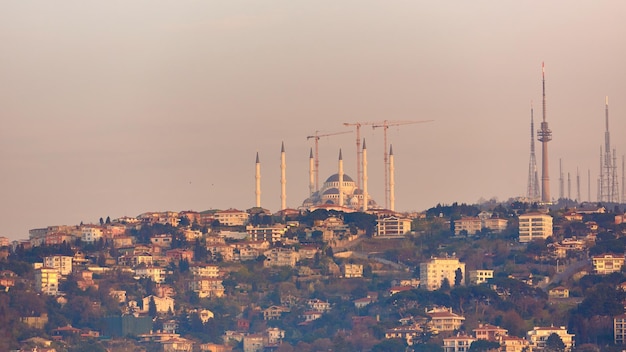 Istanbul Camlica Meczet lub Camlica Tepesi Camii w budowie Meczet Camlica to największy meczet w Azji Mniejszej Stambuł Turcja