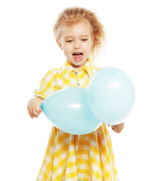 Ittle dziewczyna z niebieskimi balonami