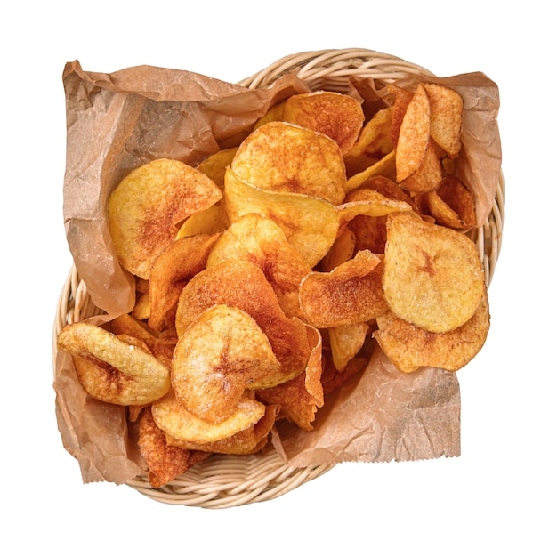 Izolowana porcja chrupiących chipsów ziemniaczanych