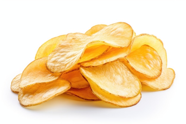 Izolowane chipsy ziemniaczane na białym tle