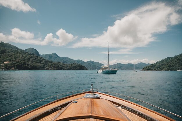 Jacht pod niebieskim niebem w słoneczny dzień w Angra dos Reis w Rio de Janeiro w Brazylii