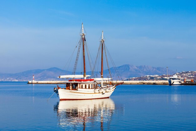 Jacht W Starym Porcie, Port Miasta Mykonos Na Wyspie Mykonos, Cyklady W Grecji