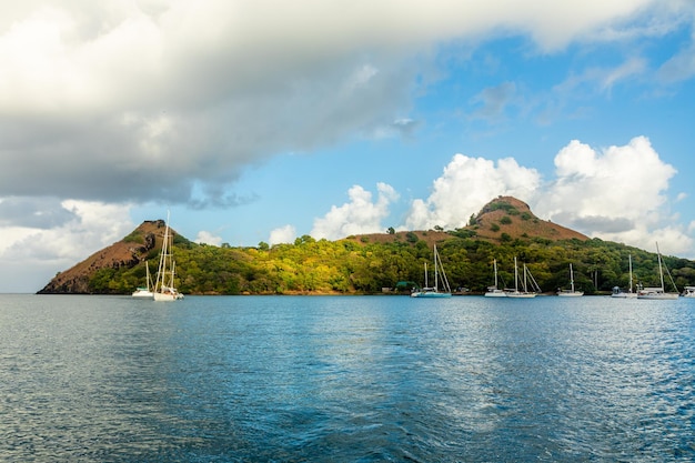 Jachty zakotwiczone w zatoce Pigeon Island Rodney Saint Lucia Morze Karaibskie