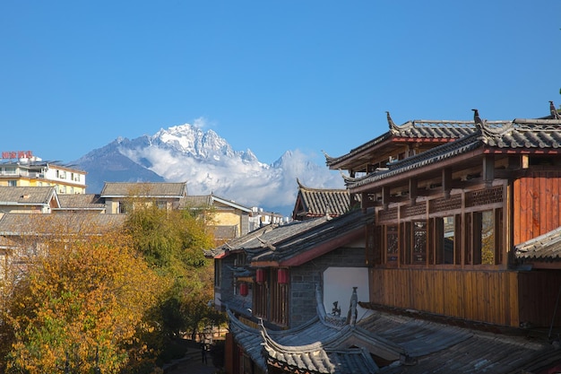 Jade Dragon Snow Mountain ze starożytnego miasta Lijiang, Yunnan, Chiny